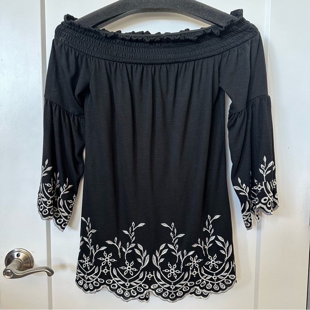 White House Black Market Black & White Knit Off-Shoulder Top Blouse
